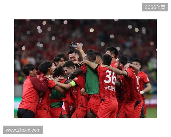 三连冠!上海海港加冕2025赛季中超冠军,摘下队史中超第四星 三连冠!上海海港加冕2025赛季中超冠军,摘下队史中超第四星